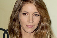 Dawn-olivieri-hairstyle-for-a-narrow-face-side